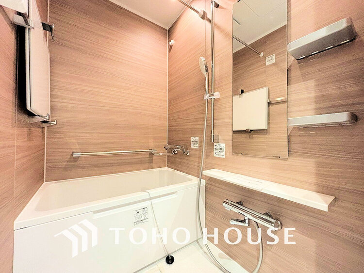 風呂 一日の疲れを癒すバスルームは、心地よいリラックスを叶える清潔感溢れる空間