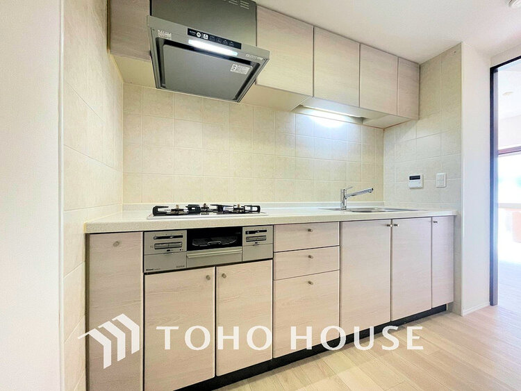 キッチン シンプルな部屋の雰囲気に溶け合うナチュラルキッチン