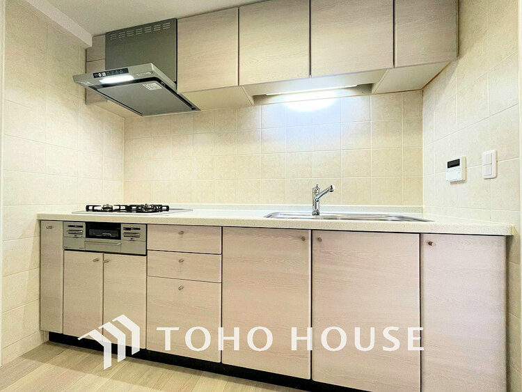 キッチン 落ち着きのあるカラーで統一された清潔感と気品が溢れるキッチン