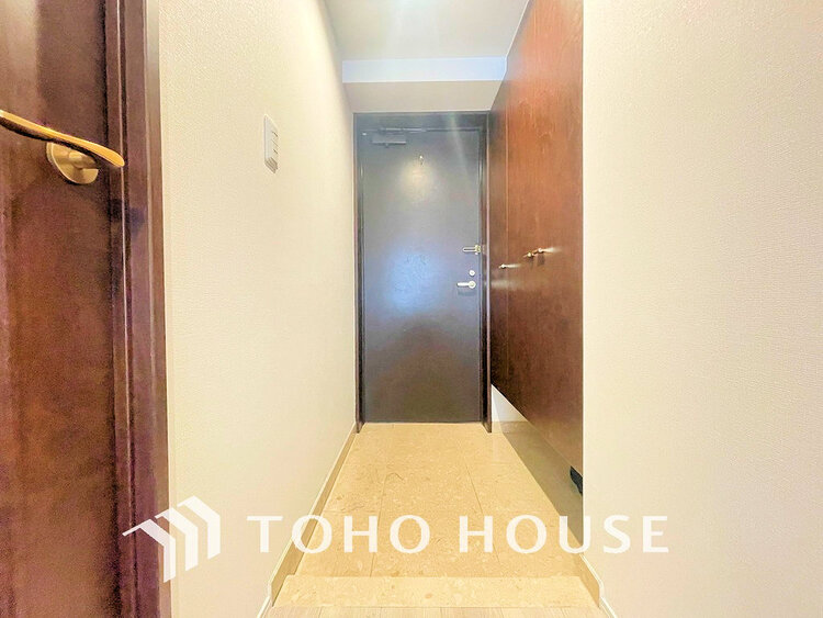 玄関 落ち着いた雰囲気の玄関、家族の帰りを暖かく迎えてくれます