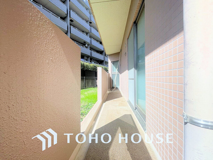 バルコニー 日当たりの良いバルコニーで晴れの日の洗濯物も楽しみになりますね