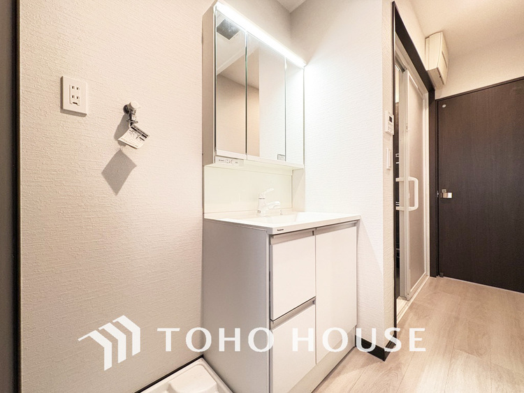 洗面 収納豊富で使い勝手の良い3面鏡仕様の洗面化粧台