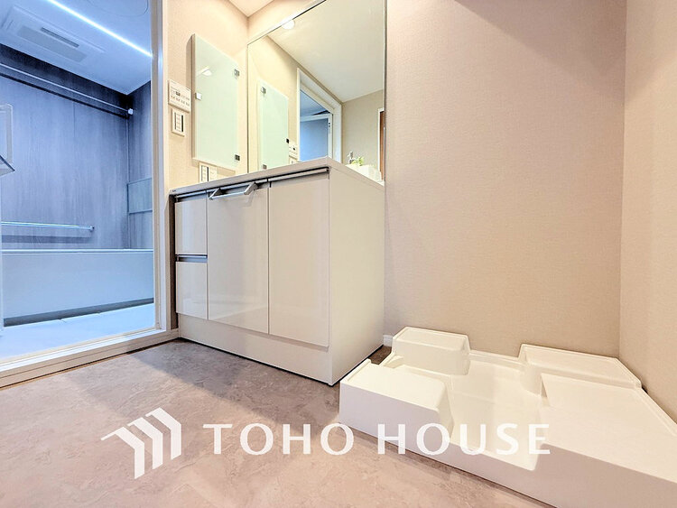 洗面 落ち着きのある色合いでまとめられた洗面室