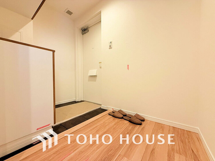 玄関 落ち着いた雰囲気の玄関、家族の帰りを暖かく迎えてくれます