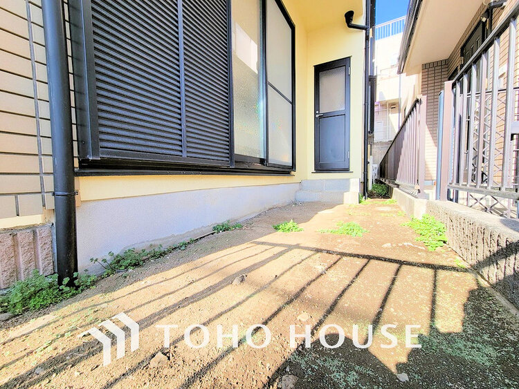 その他 広いお庭はガーデニングなど、ご家族の楽しめる場所の一つに