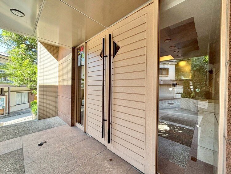 その他 上質感漂う玄関アプローチです。