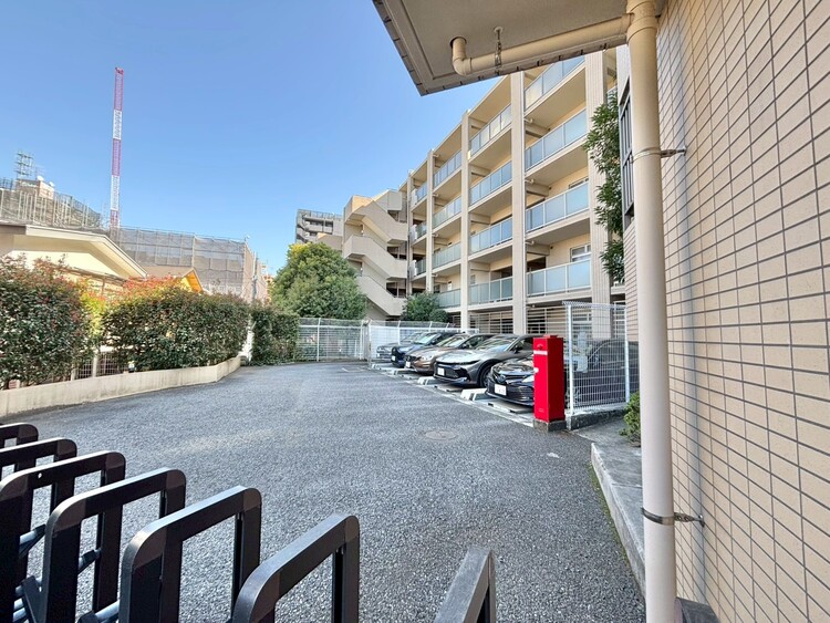 駐車場 駐車スペースが嬉しいですね。※空き状況は都度ご確認下さい。