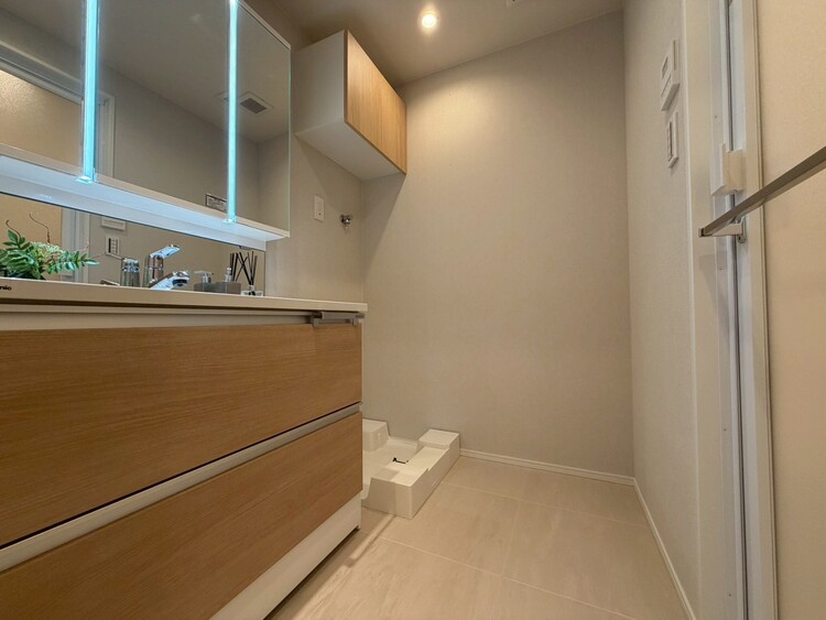 その他 十分な広さの脱衣所。