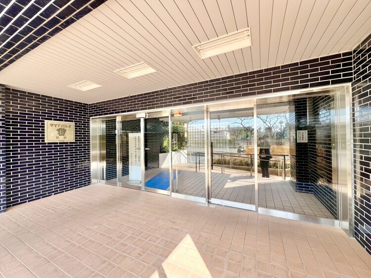 その他 上質感漂う玄関アプローチです。