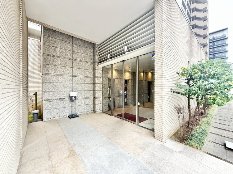 その他 上質感漂う玄関アプローチです。