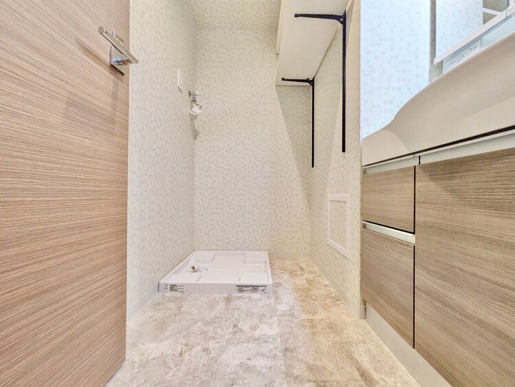 その他 十分な広さの脱衣所。