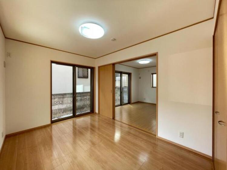 内装 LDK＋隣接洋室、間仕切りを開放すれば計20帖の大空間に。