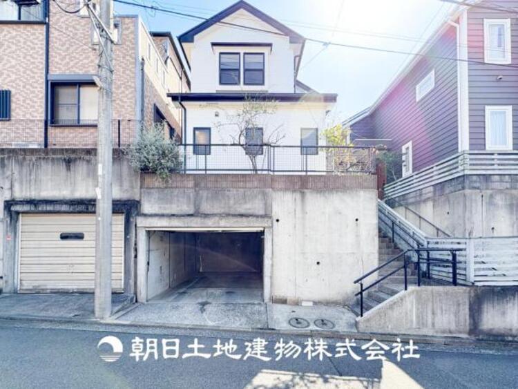 外観 【外観写真】時間のゆとりと空間、暖かな陽光がもたらす光と風を独占してください。