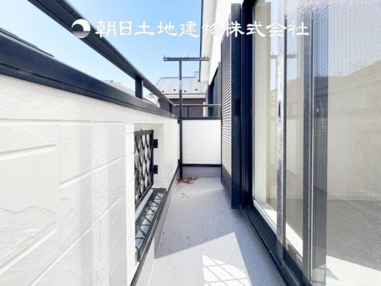 バルコニー 【バルコニー】太陽に愛された家。陽当り・通風に優れた魅力的で快適さを追求した住宅です。