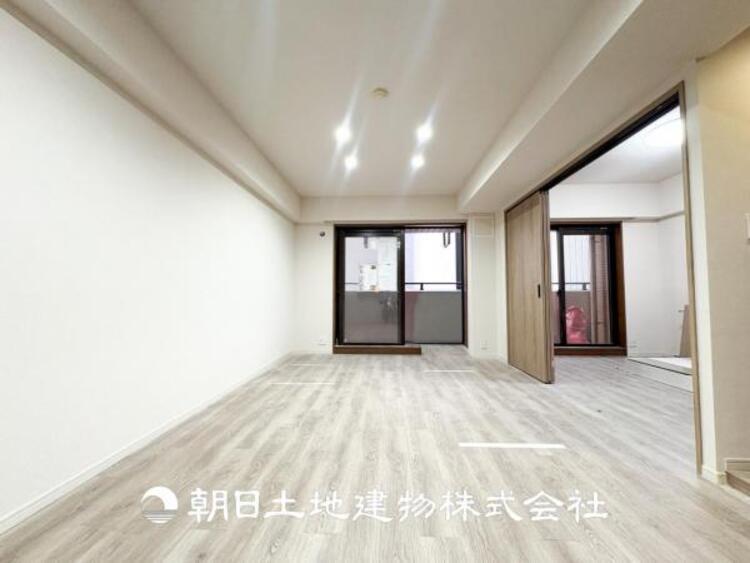 居間 【リビング】家族や友人との時間など、１番多くの時間を過ごす空間だからこそ落ち着いた空間になります。