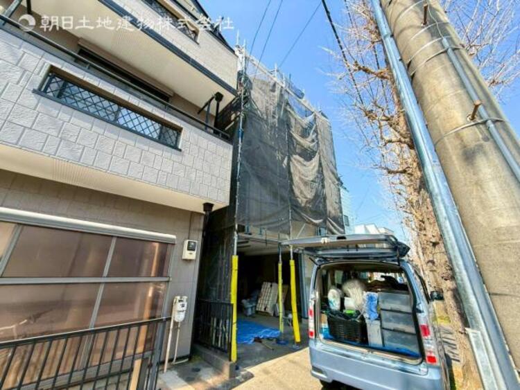 外観 閑静な住宅地に馴染む落ち着いた色合いの贅沢な空間！！毎日のお散歩も快適なエリア！