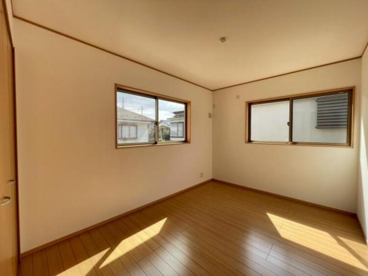 内装 プライベートスペースでのびのびと過ごせる6帖洋室