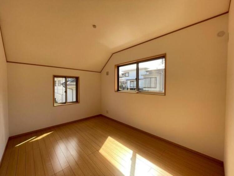 内装 子供部屋にぴったりな6帖洋室。明るい空間で成長を見守ります