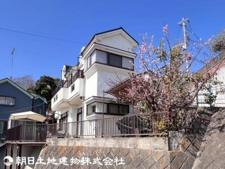 外観 見晴らしの良い高台に佇む、心地よい住まい