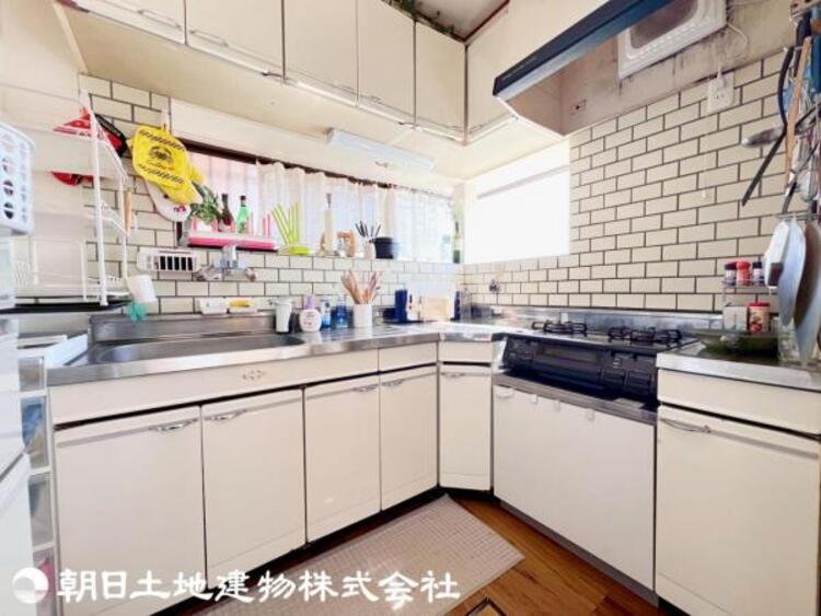 キッチン L型キッチンは90度の回転でお料理ができ、細かな移動の負担が減るので効率的です