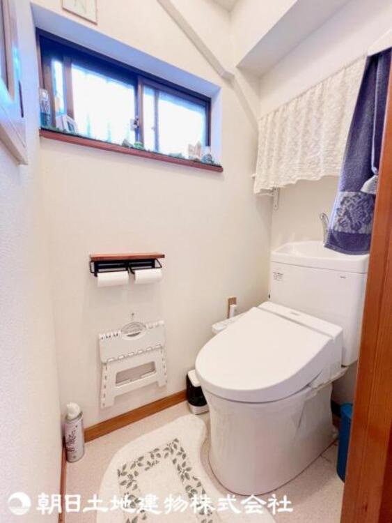 トイレ トイレにも窓があるので使用後に換気が出来て、清潔な空間を保てます