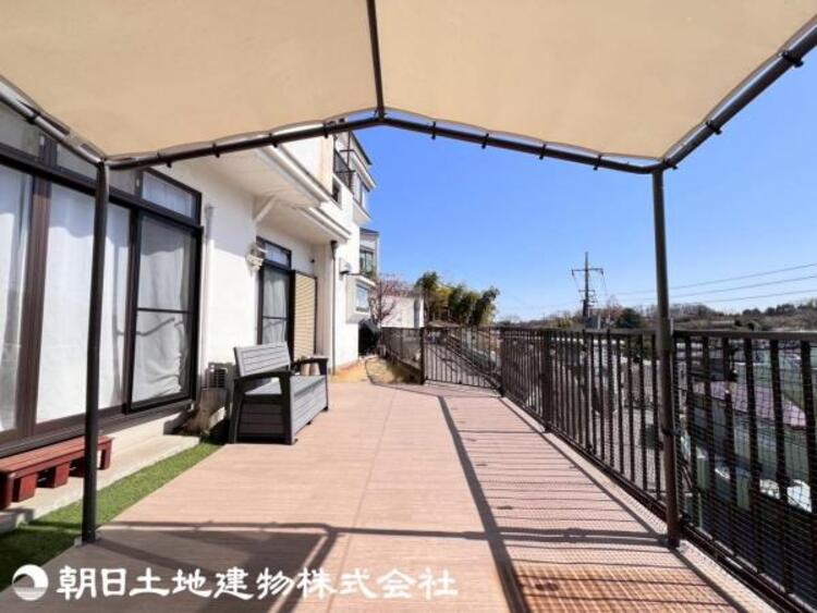 その他 南側には広々とした開放感あふれるテラスがあり、アウトリビングをお楽しみいただけます