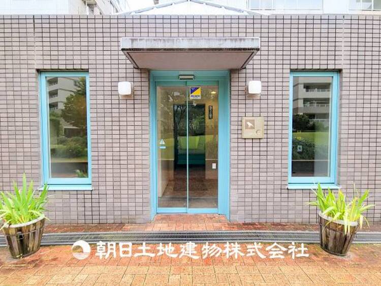 エントランス 【エントランス】 オートロック付きでセキュリティー面も安心です。
