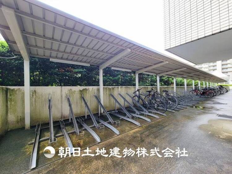 その他 【駐輪場】屋根付きで雨の日でも安心して駐輪できます