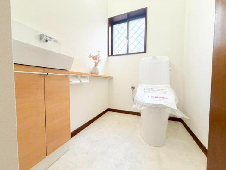 トイレ 【トイレ】ウォシュレット、保温機能付き便座など充実の設備です　お掃除がしやすくストレスフリー！！