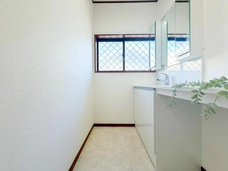 洗面 【洗面・脱衣所】使用頻度の高い場所だからこそ便利な空間に。多人数での使用も考えた便利な空間です