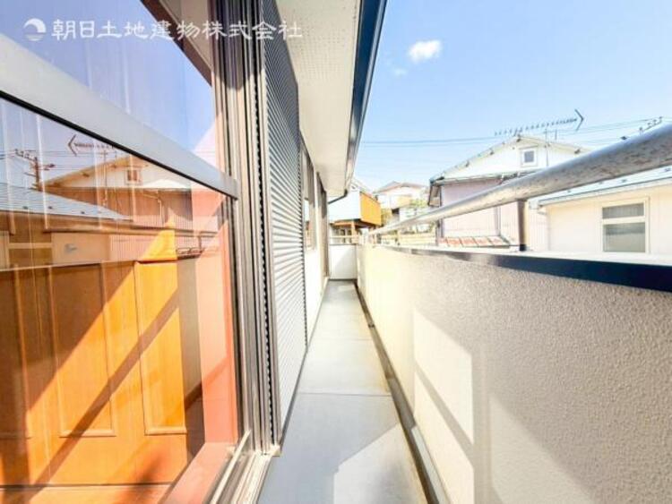 バルコニー 【バルコニー】太陽の光と爽やかな風でお洗濯物は気持ちいいです。