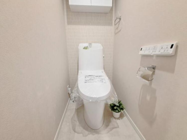 トイレ ウォシュレット付き清潔感の溢れるトイレです。落ち着いた空間で安らぎのひとときをお過ごし頂けます。