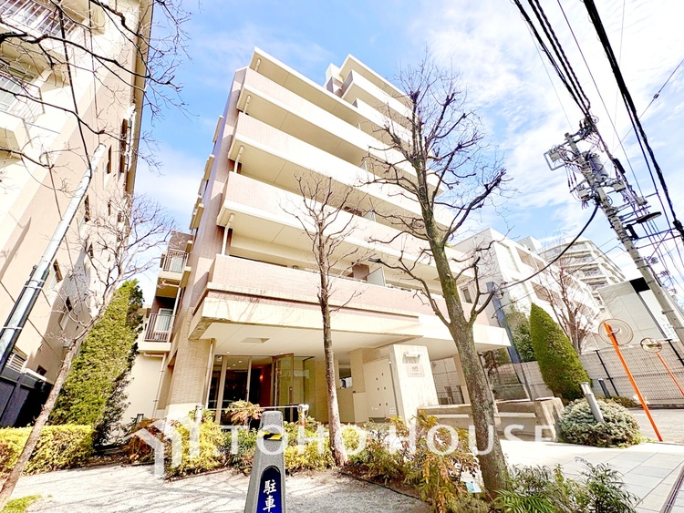 外観 【外観】落ち着いた佇まいで街並みに調和する、上質感ある外観です。