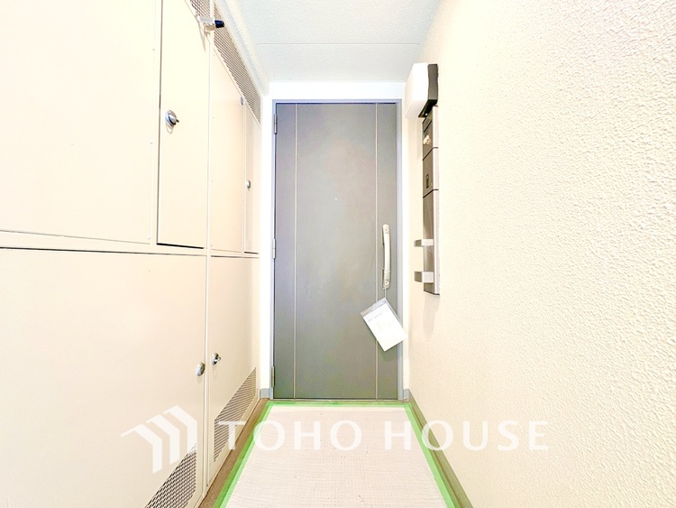 玄関 【玄関】住まいの第一印象を彩る、明るく清潔感のある玄関スペースです。