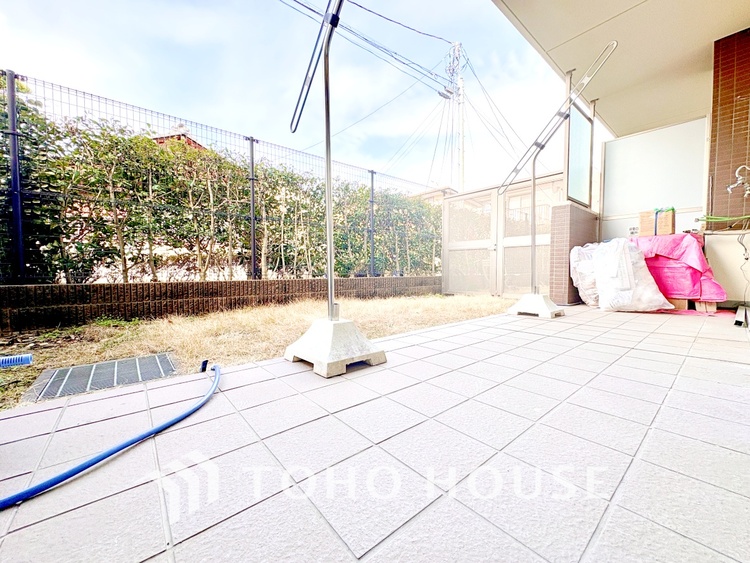 バルコニー 【バルコニー】陽当たり良好で、洗濯物もよく乾く快適なバルコニースペースです。