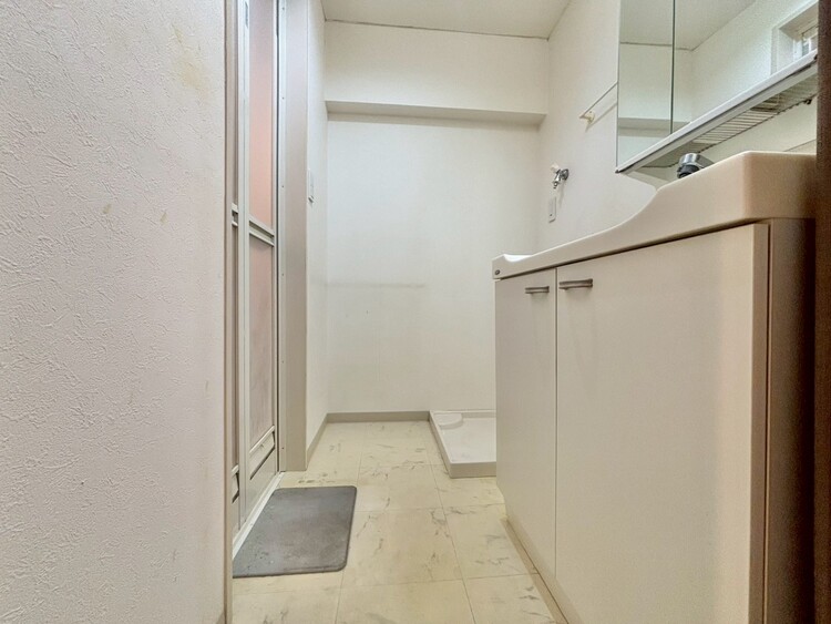 その他 十分な広さの脱衣所。