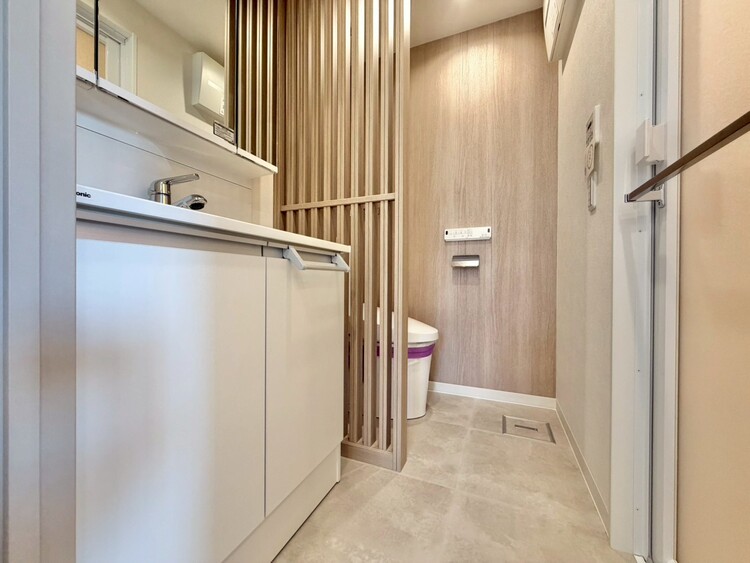 その他 十分な広さの脱衣所。