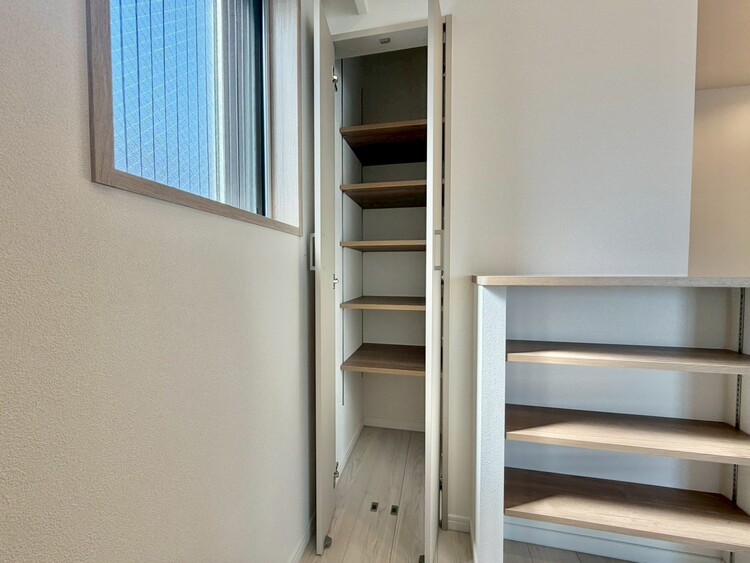 その他 収納スペースが付いていて、お部屋を広く使っていただけます。