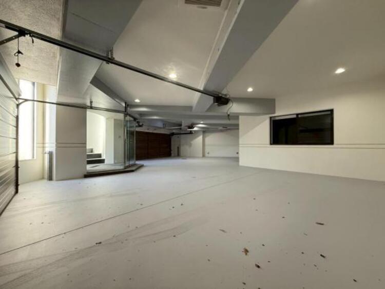 内装 居室はひとり時間を過ごせる安らげるお部屋として活用できます！収納スペースあり！荷物が多くても十分！！ベッドや勉強机、テレビなどを置きたい場合におすすめ！！過ごす時間が長くてもゆったり過ごせそうですね！