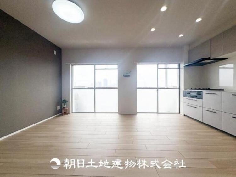 居間 【リビング】リビングにはみんなが集い、食事や楽しい会話が始まる。