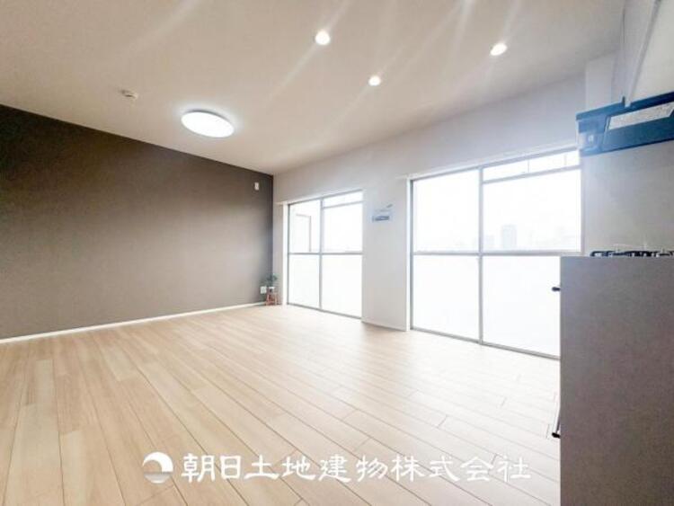 居間 【リビング】話に夢中になりすぎて、ついつい時を忘れてしまう。そんな束の間の幸せを感じさせてくれる場所。