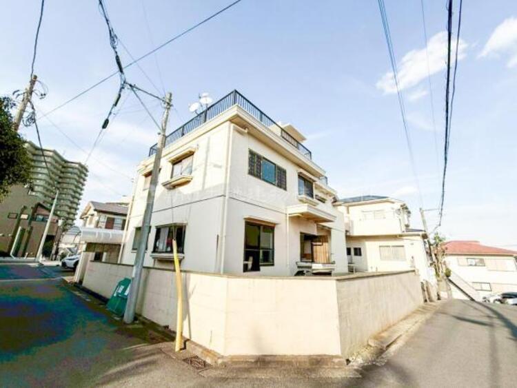 外観 青空に映える外観で、家族の時間が自然と増える嬉しさがあります♪ 生活が豊かに感じられる瞬間です。 