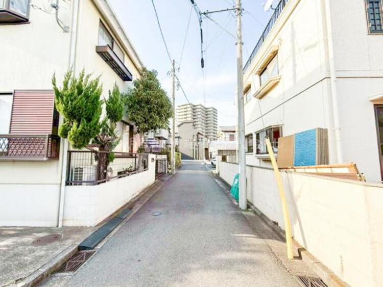 外観 毎日の安心につながる前面道路で、家族の時間が自然と増える嬉しさがあります♪ 家族みんなが笑顔になる毎日です。 