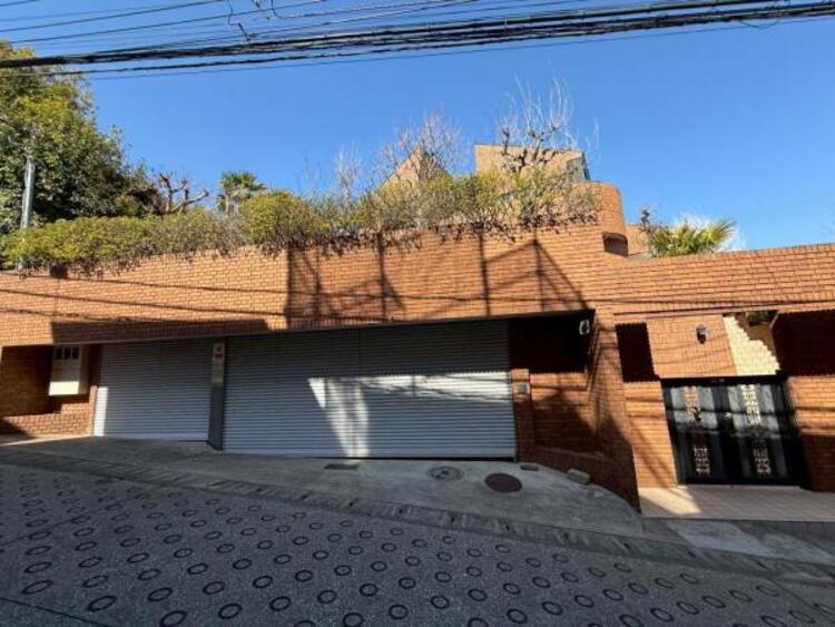 外観 自慢したくなるマイホーム！流行に左右されない上質な佇まい！！　満たされる時間をじっくり堪能できそうです　洗練されたものにふれることでもっともっと『おうちじかん』が充実したものになるでしょう！ 