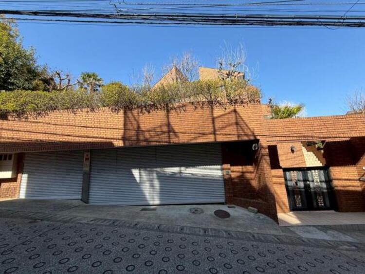 外観 閑静な住宅地の立地の為、気持ちよく過ごすことが出来そうです！やさしい陽とやわらかな風が生活を彩ります　ゆとりがあり、心地よく落ち着いて過ごせる日常は次世代にもつなげていきたい大切な資産です！ 