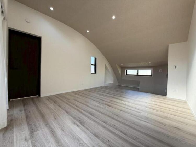 内装 健やかな時間を過ごせるプライベートルームはとても大切です！！インテリアにも合わせやすいカラーリング！それぞれの居室に思い思いのコーディネートをしてより空間を演出することでよりいっそう大事にな空間に！