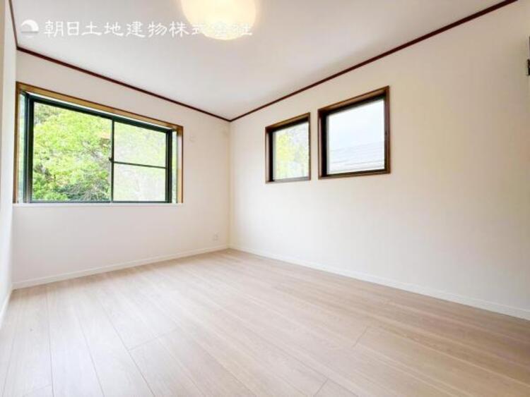 内装 自分の時間を充実させながら心豊かにできるプライベート空間！！穏やかな寛ぎを届ける仕様のゆとりある居室。個室のお部屋が欲しいという要望に応える設計で、過ごす時間が長くてもゆったり落ち着いて過ごせそう！！ 