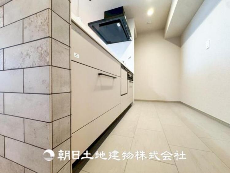 キッチン 【キッチン】住宅の主役でもあり、日常生活を過ごす上で重要な水回りでもあるからこそ機能性・デザイン性に拘りました。お掃除のしやすいシステムキッチンを設置しました。