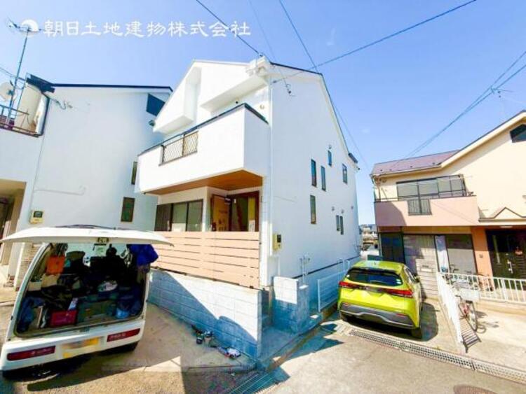 外観 開放感があり日当りも良好です！目の前に広がる開放感とゆとり。暮らしの夢を育む住まいがここにあります！穏やかな風と陽光を導き、プライバシーに配慮された設計プランで居住性を一段と心地よいものにしています！ 