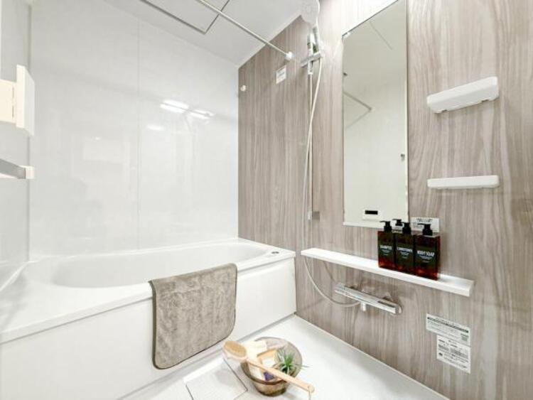 風呂 【浴室】使いやすい最新システムバスににリフォーム済みです。ご入居時から気持ちよくお使いいただけます。